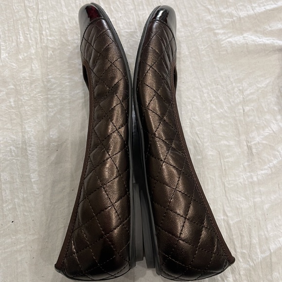 Vaneli Bronze Quilted with Black Patent Ballet Flats Size 9 W - Picture 9 of 9
